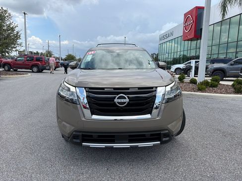 Certified 2024 Nissan Pathfinder Platinum FWD image 2