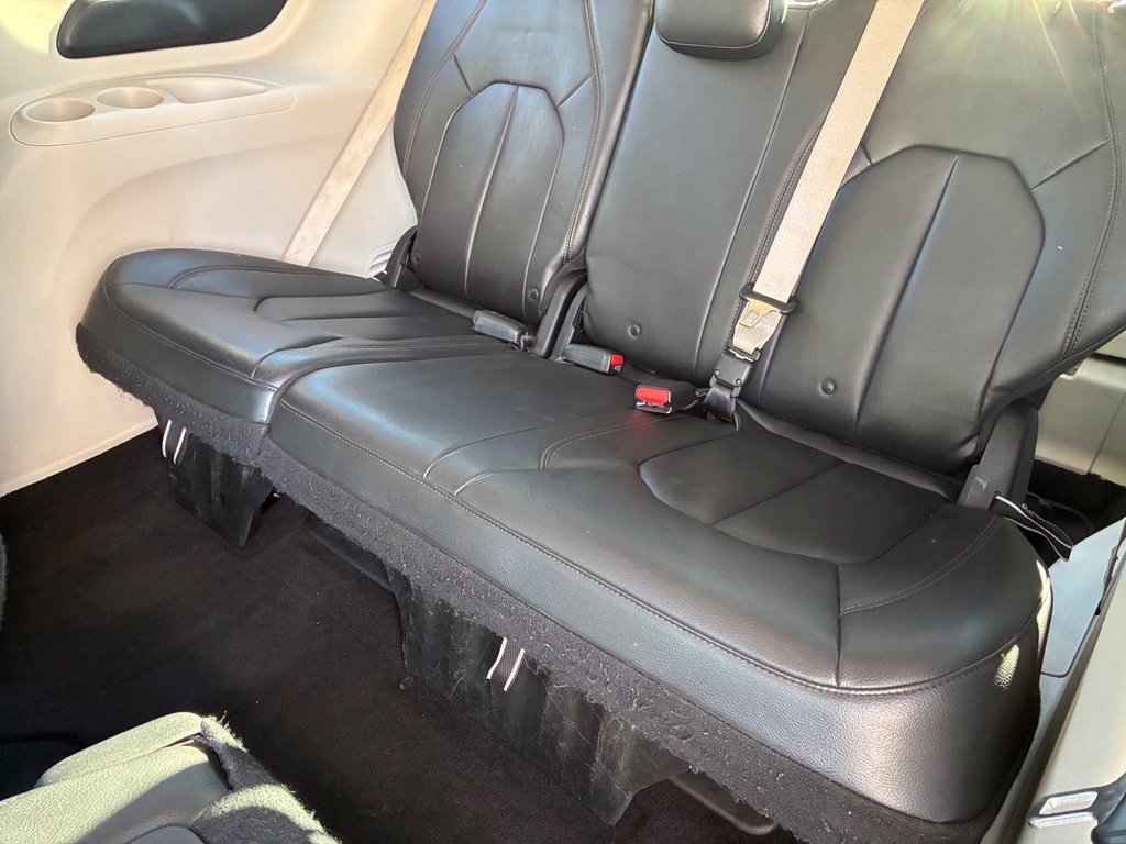 Used 2017 Chrysler Pacifica Touring-L FWD image 30
