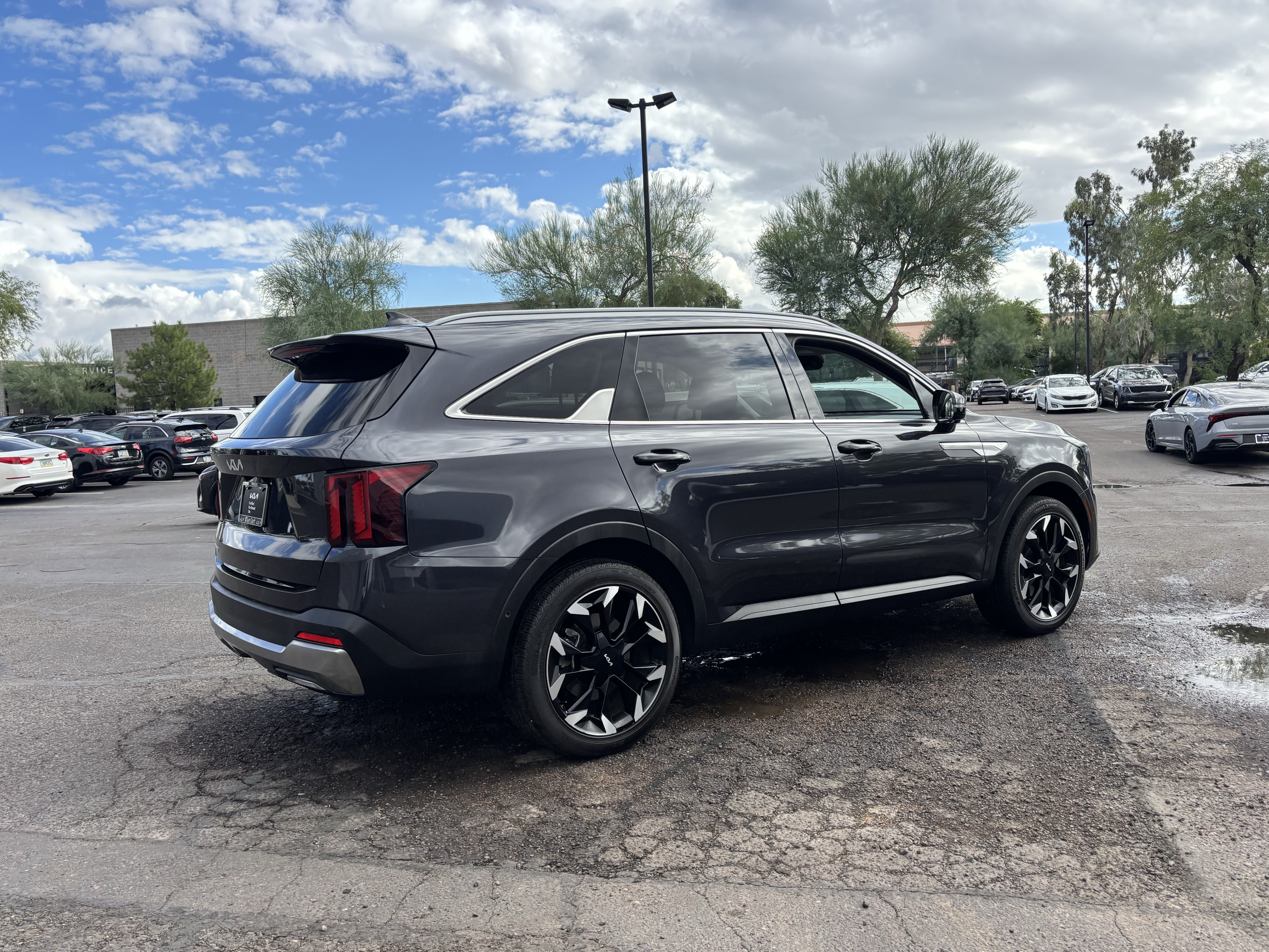 Used 2025 Kia Sorento SX FWD image 3