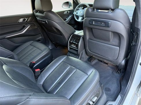 Used 2022 BMW X7 xDrive40i w/ M Sport Package image 29