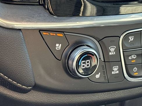 Used 2022 Chevrolet Traverse Premier w/ Redline Edition FWD image 27