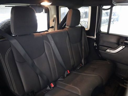 Used 2015 Jeep Wrangler Unlimited Rubicon w/ Max Tow Package image 27