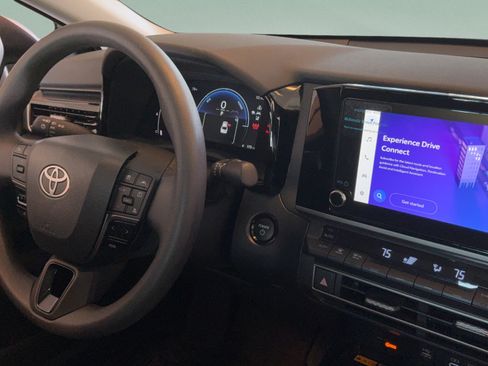 Used 2025 Toyota Camry LE w/ Convenience Package FWD image 33