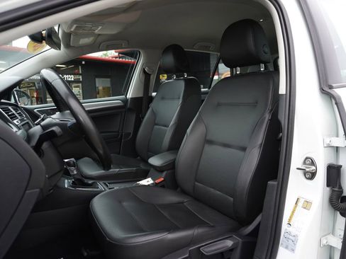Used 2016 Volkswagen e-Golf SEL Premium w/ Driver Assistance Package FWD image 21