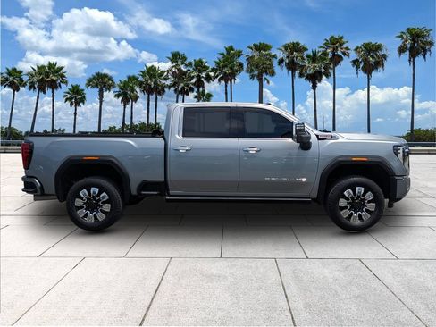 Used 2024 GMC Sierra 2500 Denali w/ Denali Reserve Package AWD/4WD image 9