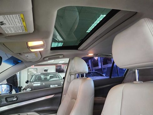 Used 2011 INFINITI G25 x w/ Moonroof Pkg image 18