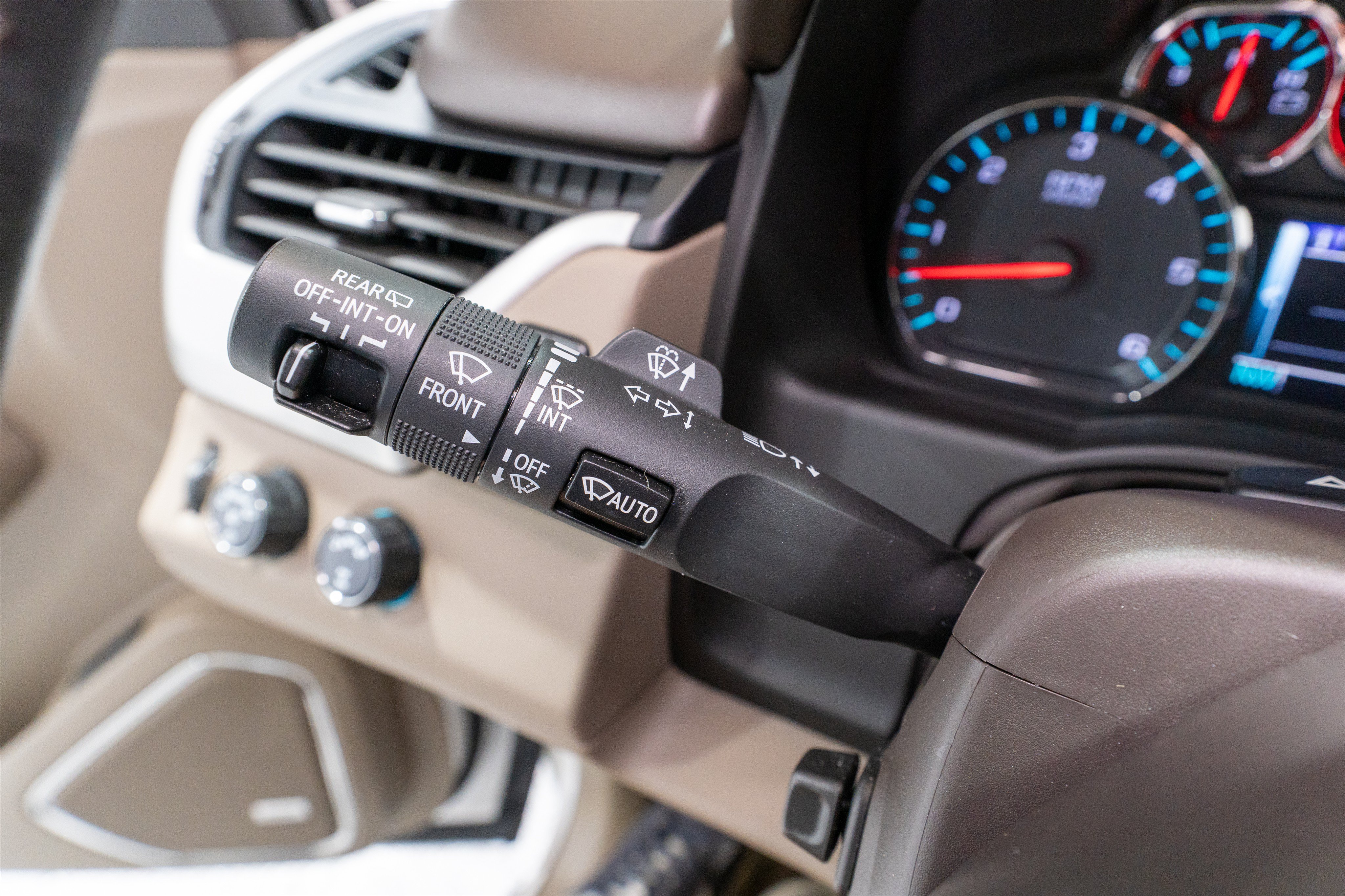 Used 2019 GMC Yukon SLT w/ Premium Edition AWD/4WD image 28