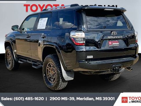 Used 2020 Toyota 4Runner SR5 Premium image 2