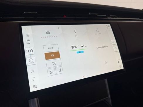 New 2025 Land Rover Range Rover SE image 30