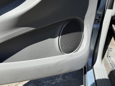 Used 2006 Chrysler Town & Country Touring image 38