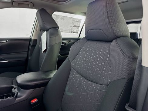 New 2025 Toyota RAV4 XLE image 31