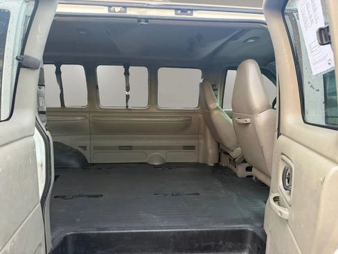 Used 2001 Chevrolet Express 2500 Passenger RWD image 24