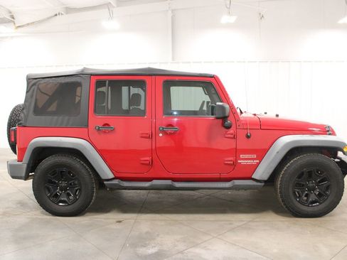 Used 2010 Jeep Wrangler Unlimited Sport image 11