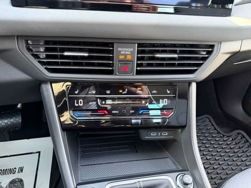 Used 2025 Volkswagen Jetta SE image 20