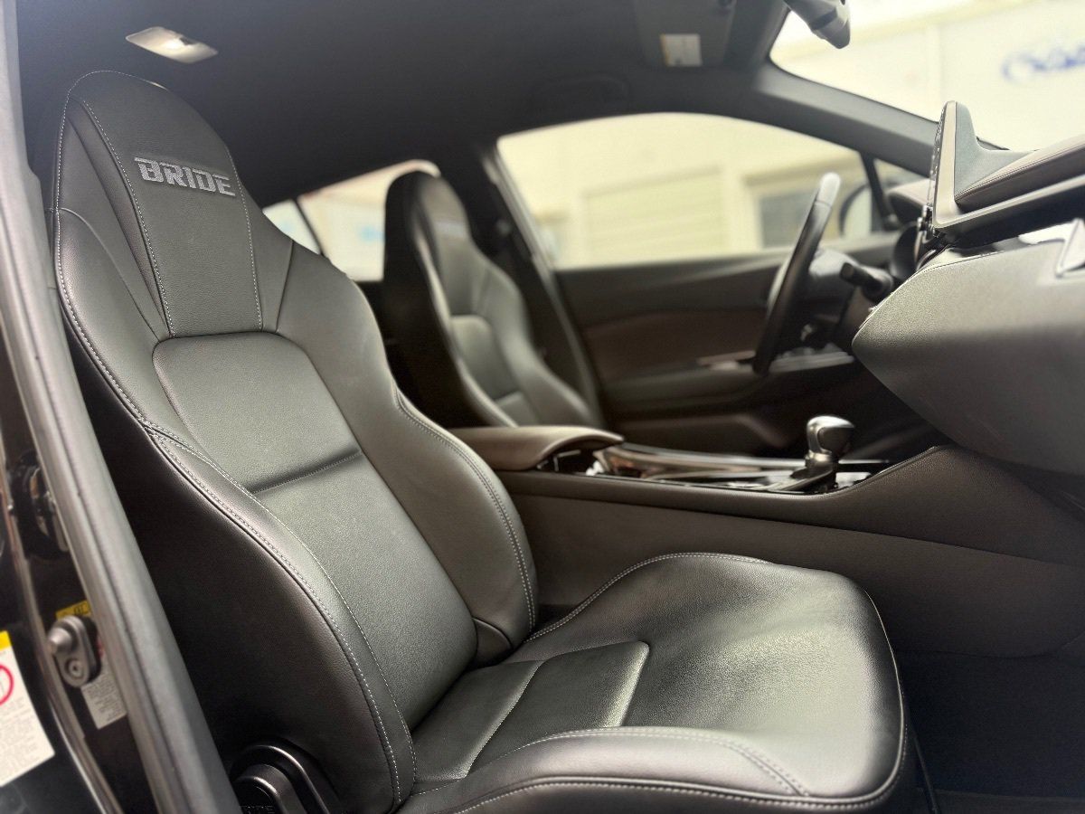 Used 2019 Toyota C-HR Limited FWD image 18