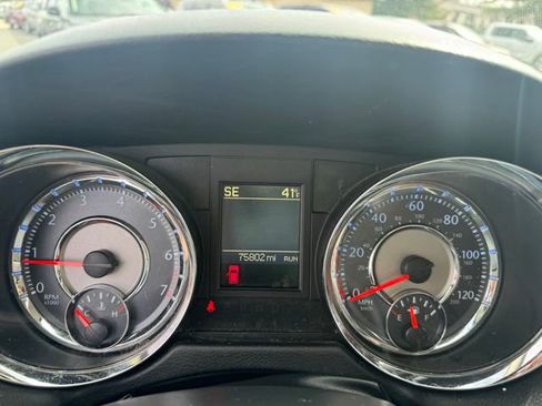 Used 2016 Chrysler Town & Country Touring image 16