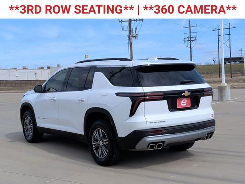 Used 2025 Chevrolet Traverse LT w/ Driver Confidence Package image 6