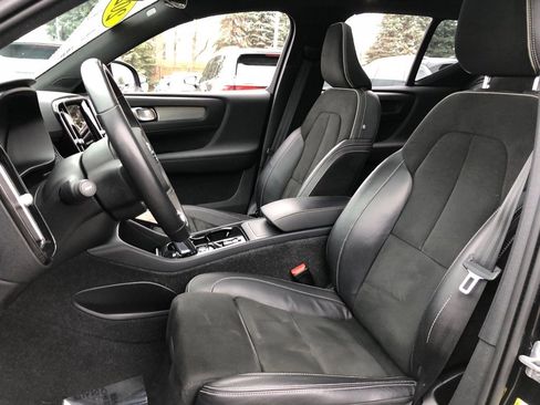 Used 2022 Volvo XC40 T5 R-Design w/ Advanced Package image 32