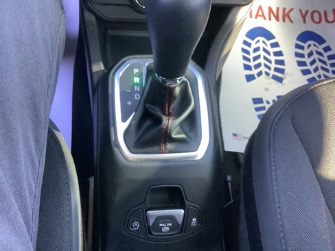 Used 2023 Jeep Renegade Trailhawk image 20