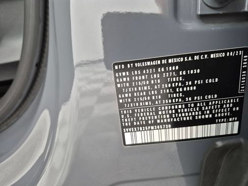 Used 2023 Volkswagen Taos SE w/ Panoramic Sunroof Package FWD image 32