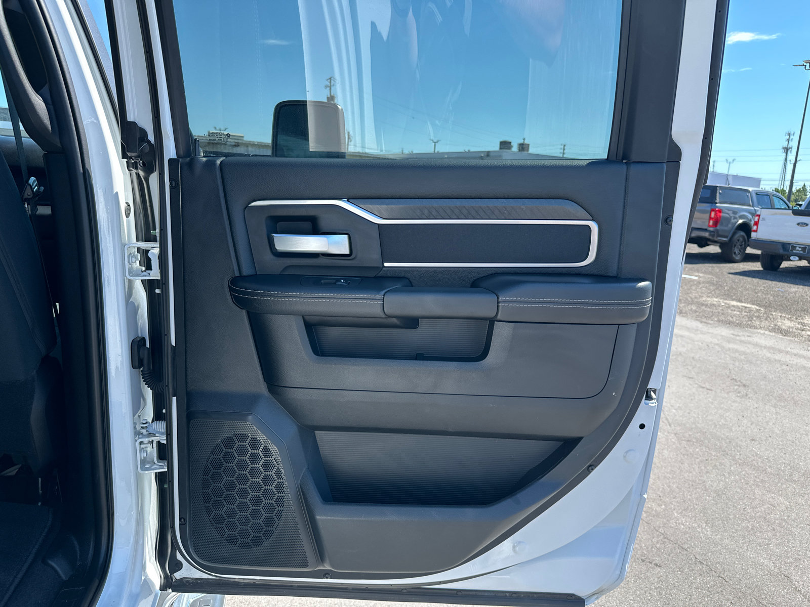 Used 2025 RAM 2500 Big Horn AWD/4WD image 16