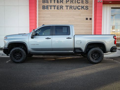 Used 2024 Chevrolet Silverado 2500 ZR2 w/ Technology Package image 8
