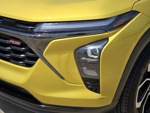 Certified 2024 Chevrolet Trax RS w/ Sunroof Package FWD image 10