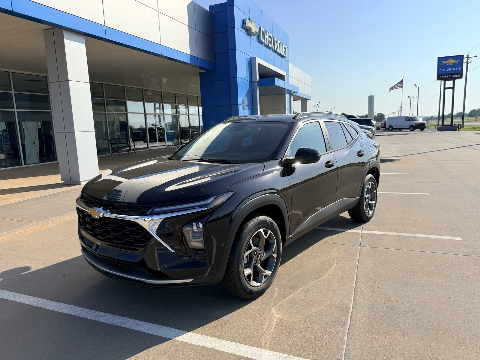 Used 2026 Chevrolet Trax LT w/ LT Convenience Package FWD image 2