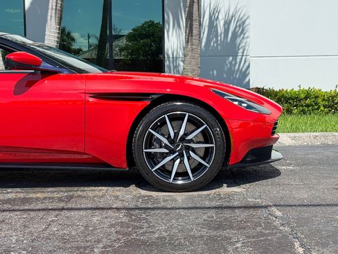 Used 2020 Aston Martin DB11 Volante RWD image 3