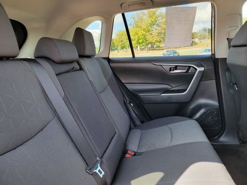 Used 2022 Toyota RAV4 XLE image 18