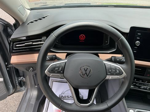 Used 2025 Volkswagen Jetta SEL FWD image 14