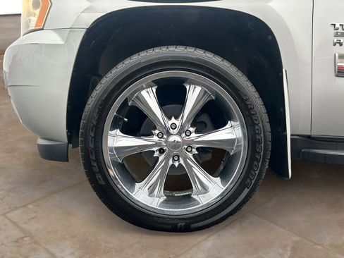 Used 2011 Chevrolet Avalanche LT w/ Texas Edition image 21