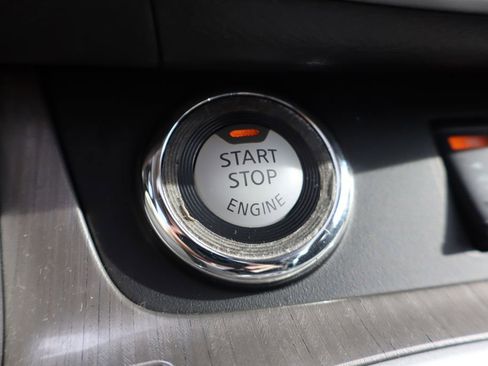 Used 2017 Nissan Murano SV w/ Premium Plus Package image 19