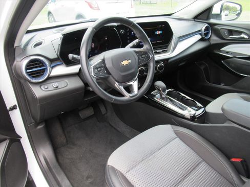 Used 2024 Chevrolet Trax LT w/ LT Convenience Package image 15