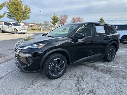 Used 2024 Nissan Rogue SV image 14