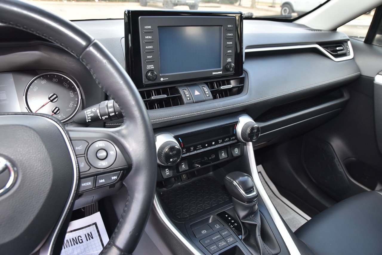 Used 2020 Toyota RAV4 XLE Premium AWD/4WD image 9