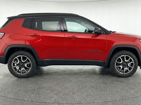 Used 2025 Jeep Compass Trailhawk AWD/4WD image 11