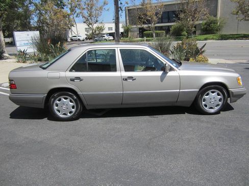 Used 1995 Mercedes-Benz E 320 Sedan image 2