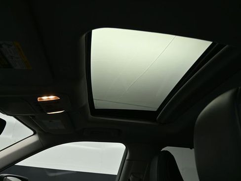 Used 2024 Toyota Highlander XLE image 20