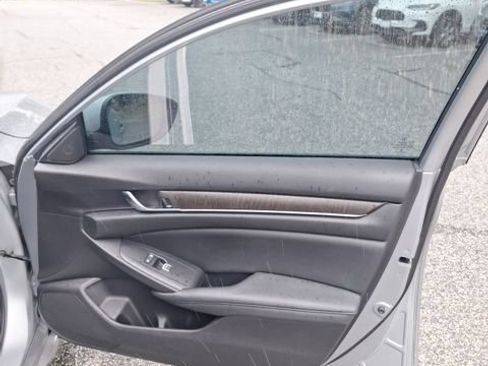 Used 2019 Honda Accord EX image 19