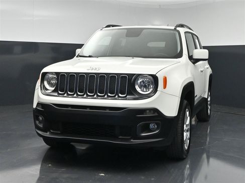 Used 2017 Jeep Renegade Latitude AWD/4WD image 2