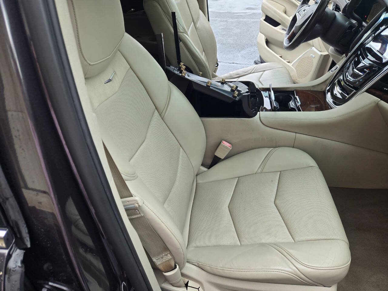 Used 2015 Cadillac Escalade Luxury AWD/4WD image 16