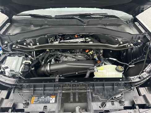 Used 2025 Ford Explorer ST-Line w/ ST-Line Street Pack image 35