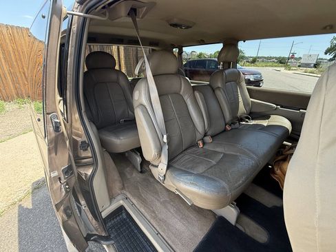 Used 2000 GMC Safari AWD w/ SLT Marketing Option Pkg 3 image 23