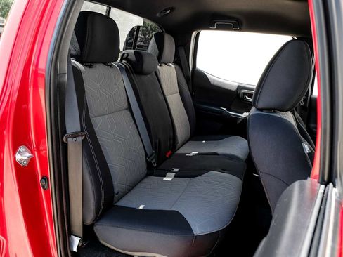 Used 2021 Toyota Tacoma TRD Off-Road image 38