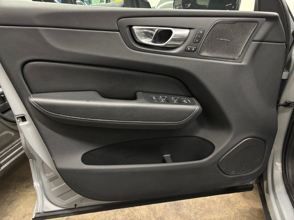 Certified 2024 Volvo XC60 B5 Ultimate w/ Protection Package Premier AWD/4WD image 11