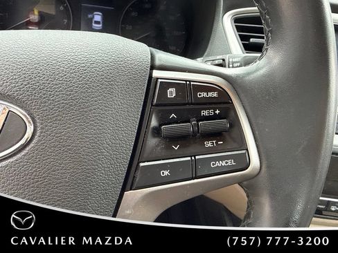 Used 2022 Hyundai Accent Limited FWD image 14