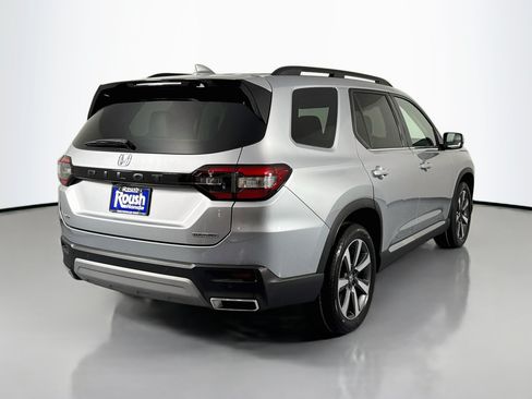 Certified 2025 Honda Pilot Touring image 5