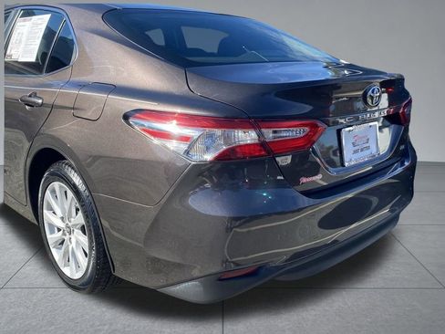 Used 2018 Toyota Camry LE image 11