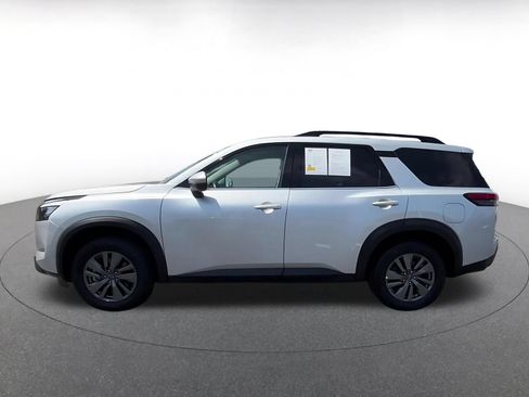 Used 2025 Nissan Pathfinder SV FWD image 9